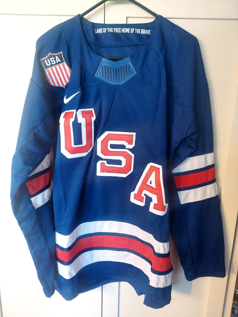 USA HOCKEY 2026 Blue Stitched Jersey. NWOT. Size Medium.